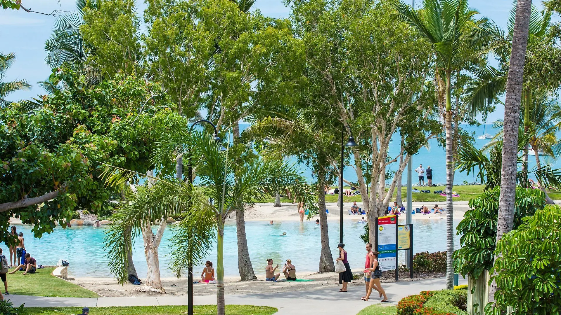 Montipora On The Waterfront Daire Airlie Beach