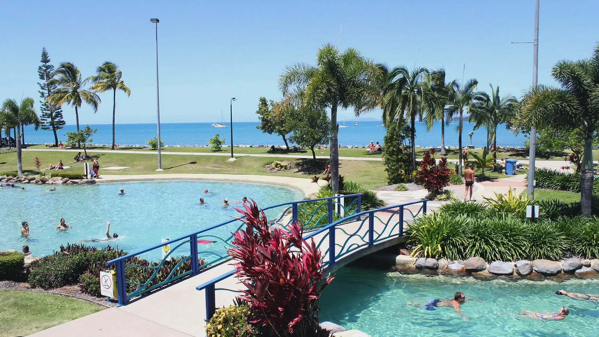 Montipora On The Waterfront Daire Airlie Beach